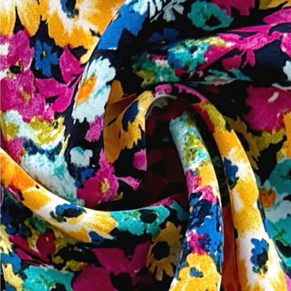 New to Posh C 🔆| The Valencia Purple Flutter Sleeve Crop Top - Picture 3 of 7